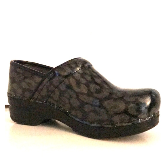 discount dansko professional clogs